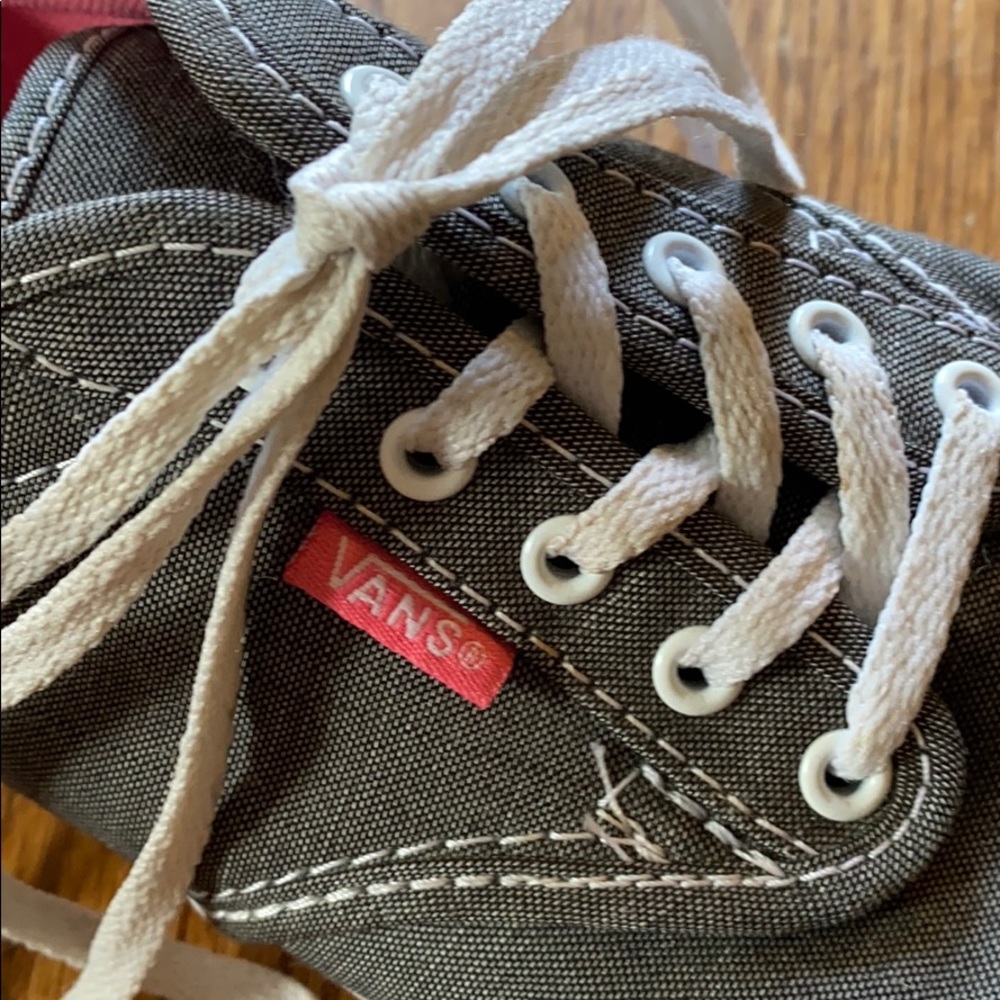 Vans - Picture 2 of 6